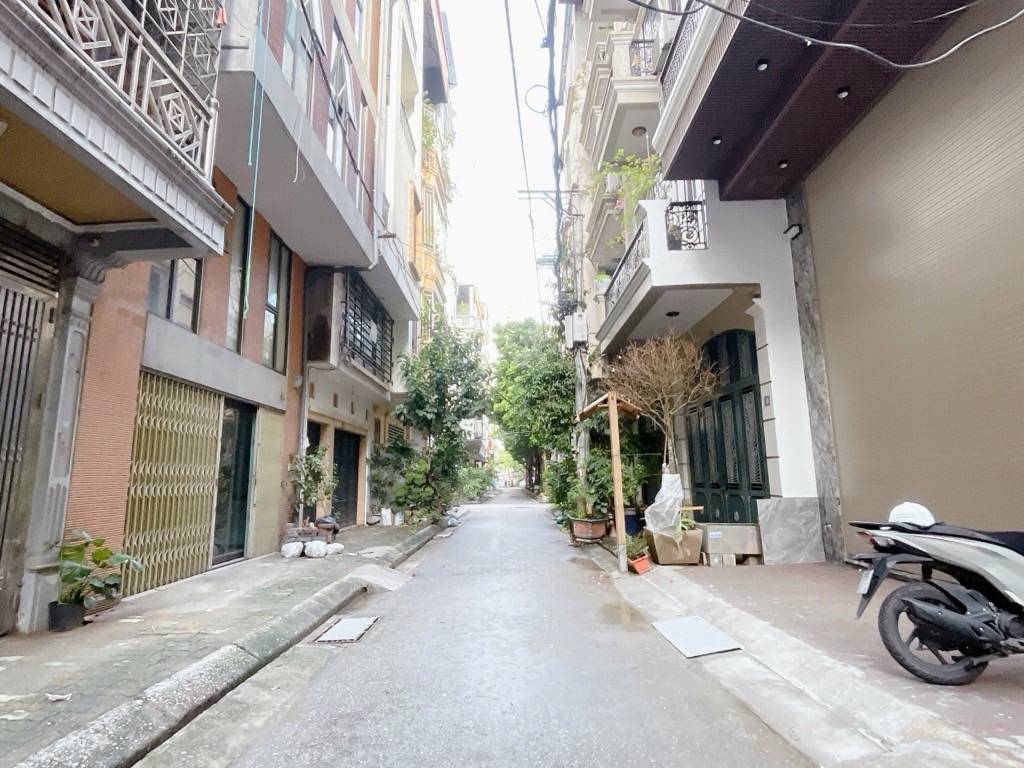 Bán nhà Lĩnh Nam Hoàng Mai, 7 tầng thang máy, vỉa hè rộng, ô tô đỗ, giá 23,9 tỷ